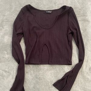 FREE with purchase - black cropped flared sleeves shirt